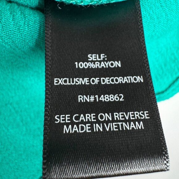 Torrid Floral Embroidered Green Tank Top Size 2 Adjustable Straps Vacation - Picture 5 of 8